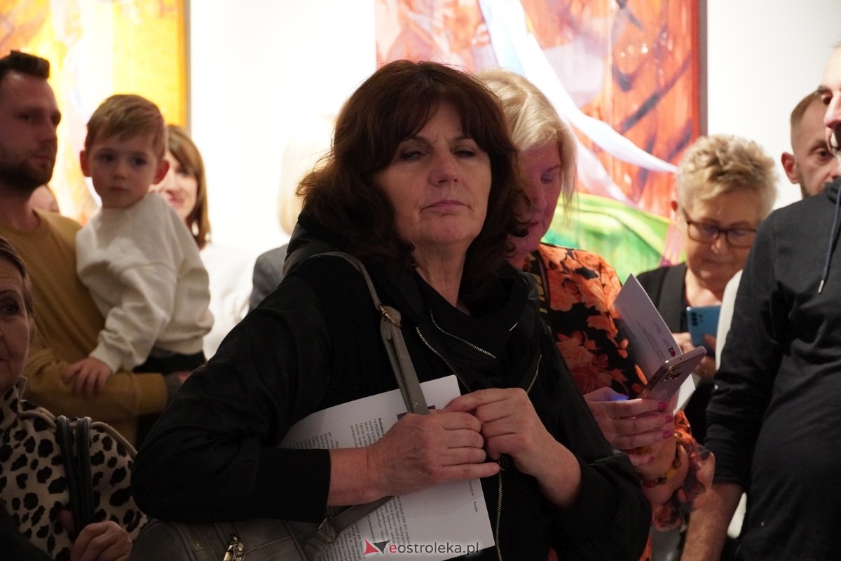 Wernisaż prac Radosłąwa Jastrzębskiego w Galerii Ostrołęka [07.11.2024] - zdjęcie #29 - eOstroleka.pl