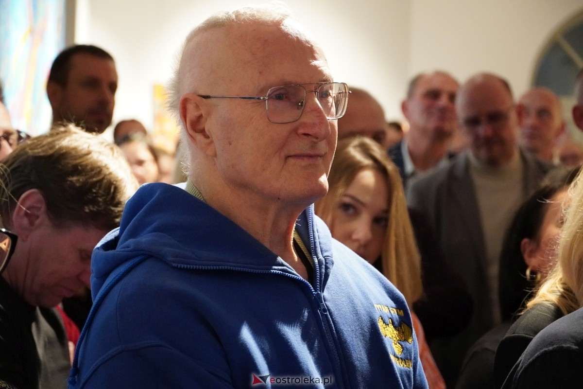 Wernisaż prac Radosłąwa Jastrzębskiego w Galerii Ostrołęka [07.11.2024] - zdjęcie #26 - eOstroleka.pl