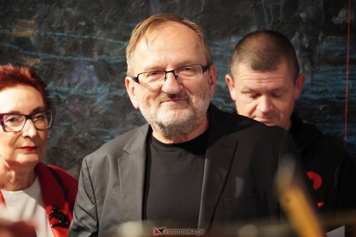 Wernisaż prac Radosłąwa Jastrzębskiego w Galerii Ostrołęka [07.11.2024] - zdjęcie #24 - eOstroleka.pl