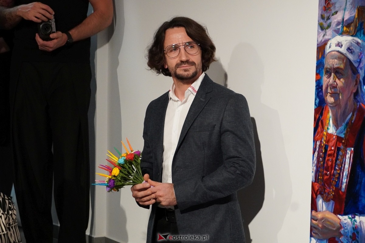 Wernisaż prac Radosłąwa Jastrzębskiego w Galerii Ostrołęka [07.11.2024] - zdjęcie #21 - eOstroleka.pl
