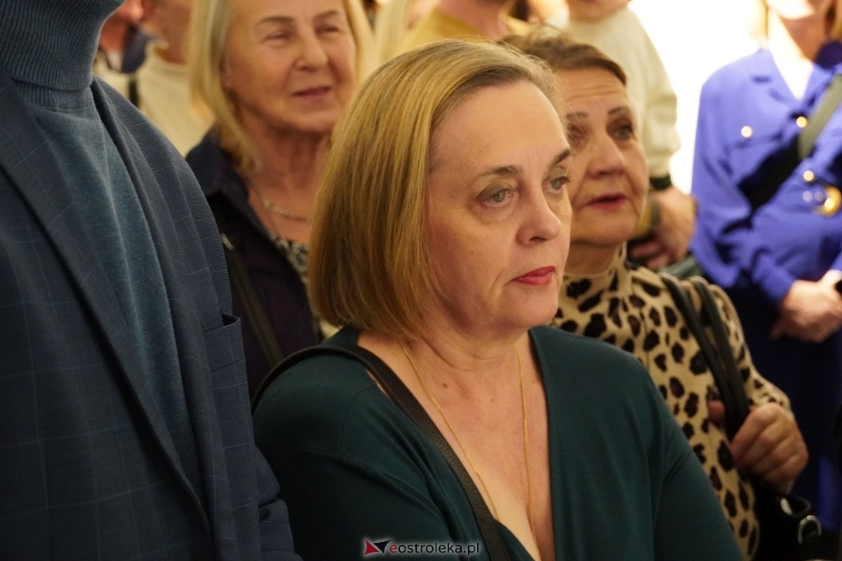 Wernisaż prac Radosłąwa Jastrzębskiego w Galerii Ostrołęka [07.11.2024] - zdjęcie #19 - eOstroleka.pl