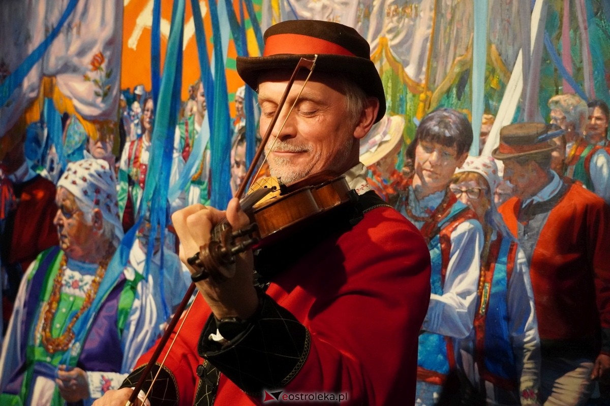 Wernisaż prac Radosłąwa Jastrzębskiego w Galerii Ostrołęka [07.11.2024] - zdjęcie #18 - eOstroleka.pl