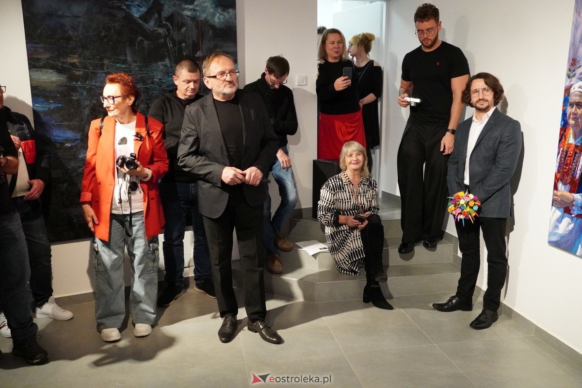 Wernisaż prac Radosłąwa Jastrzębskiego w Galerii Ostrołęka [07.11.2024] - zdjęcie #17 - eOstroleka.pl