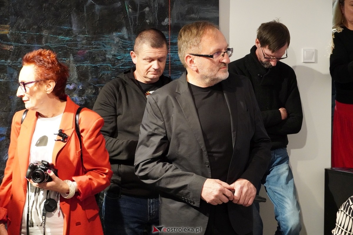 Wernisaż prac Radosłąwa Jastrzębskiego w Galerii Ostrołęka [07.11.2024] - zdjęcie #16 - eOstroleka.pl