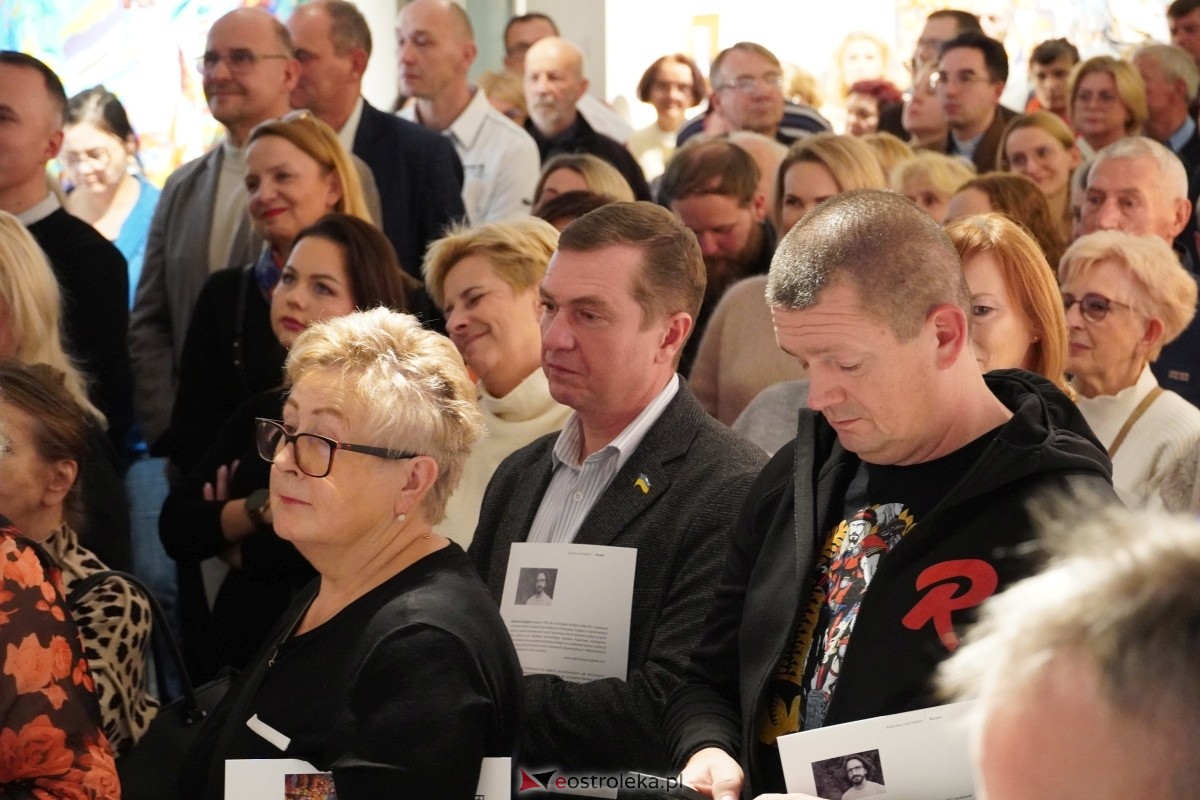 Wernisaż prac Radosłąwa Jastrzębskiego w Galerii Ostrołęka [07.11.2024] - zdjęcie #2 - eOstroleka.pl