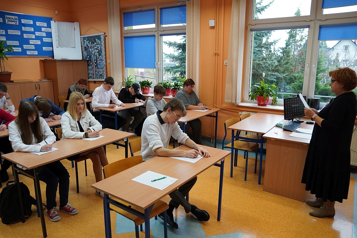 II Gminne Dyktando Niepodległościowe w Czerwinie [08.11.2024] - zdjęcie #17 - eOstroleka.pl