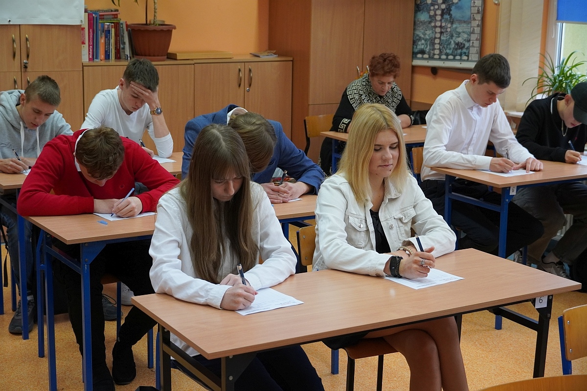 II Gminne Dyktando Niepodległościowe w Czerwinie [08.11.2024] - zdjęcie #15 - eOstroleka.pl