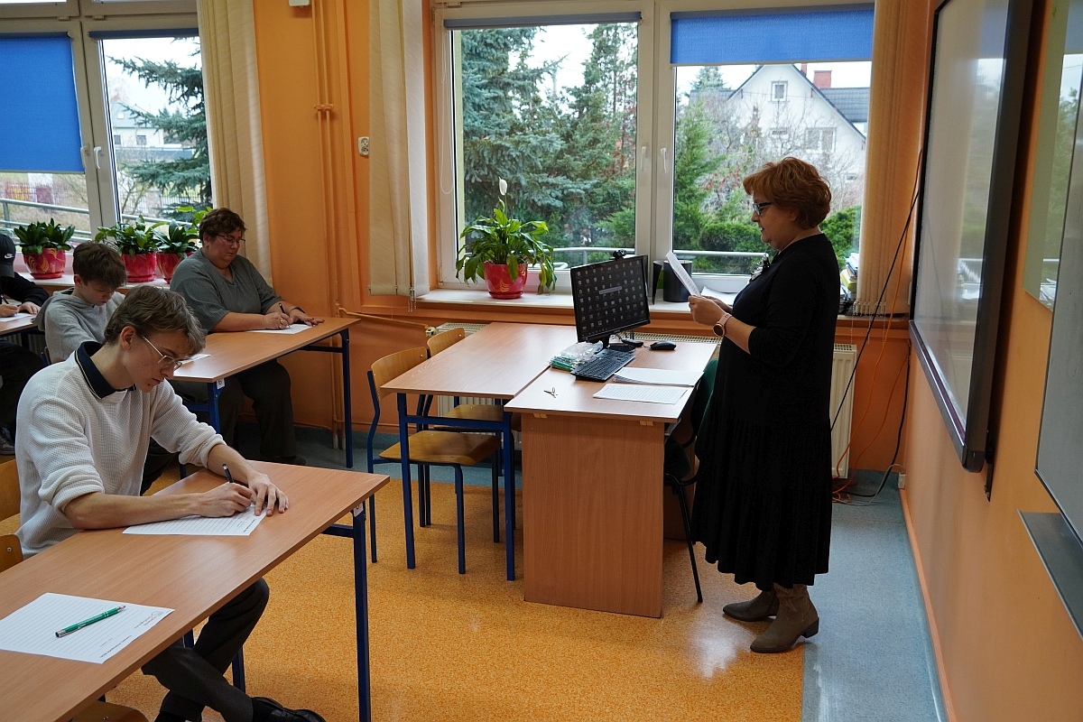 II Gminne Dyktando Niepodległościowe w Czerwinie [08.11.2024] - zdjęcie #13 - eOstroleka.pl