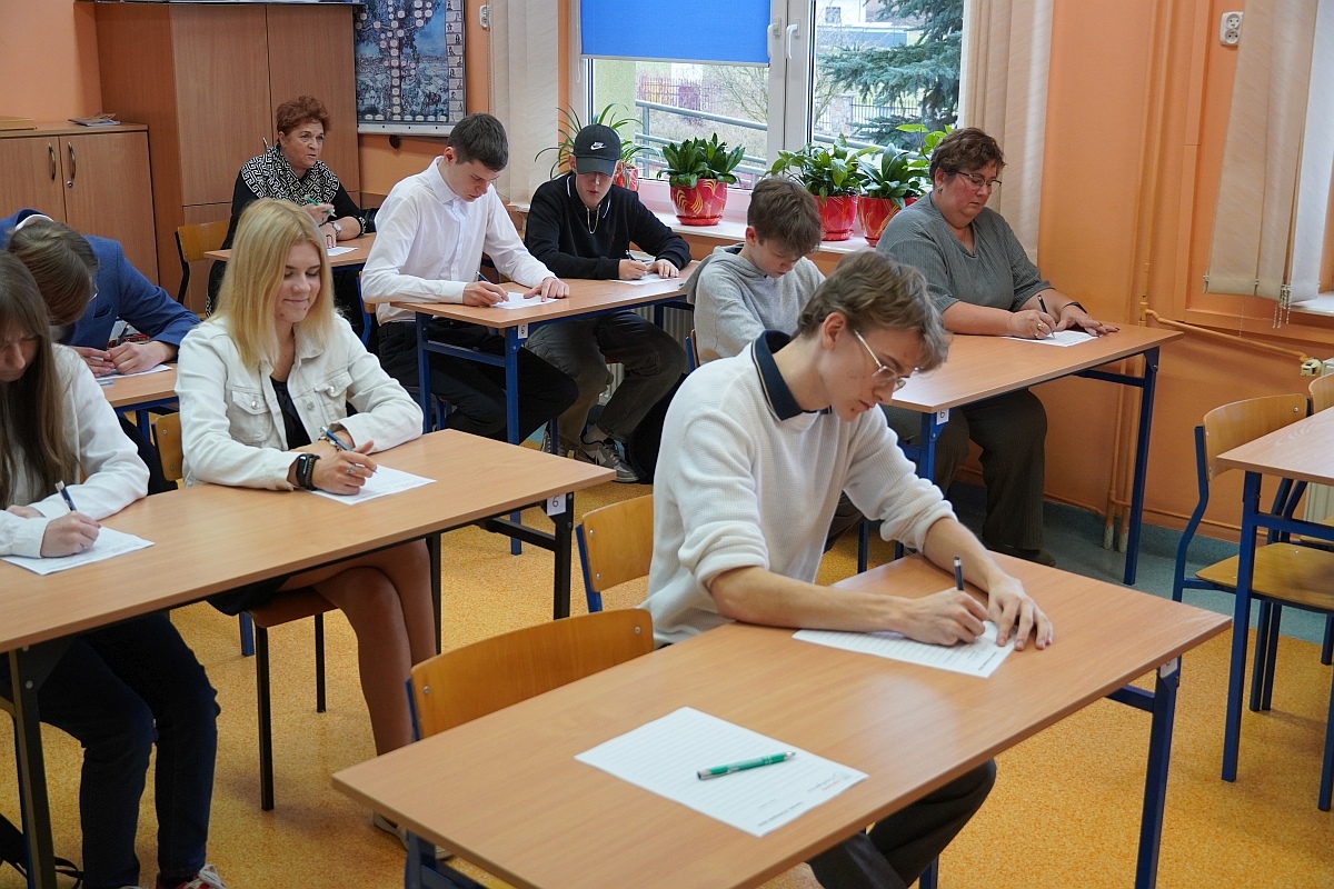 II Gminne Dyktando Niepodległościowe w Czerwinie [08.11.2024] - zdjęcie #11 - eOstroleka.pl