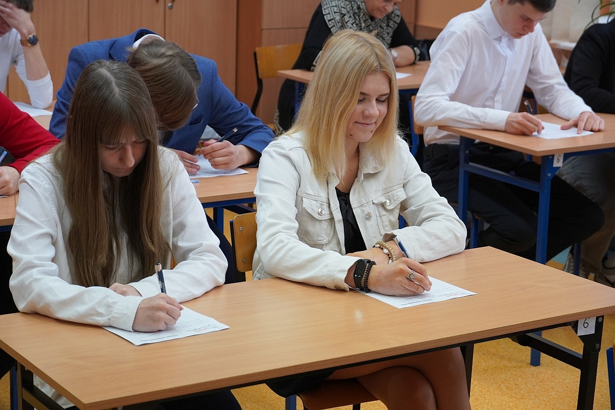 II Gminne Dyktando Niepodległościowe w Czerwinie [08.11.2024] - zdjęcie #10 - eOstroleka.pl