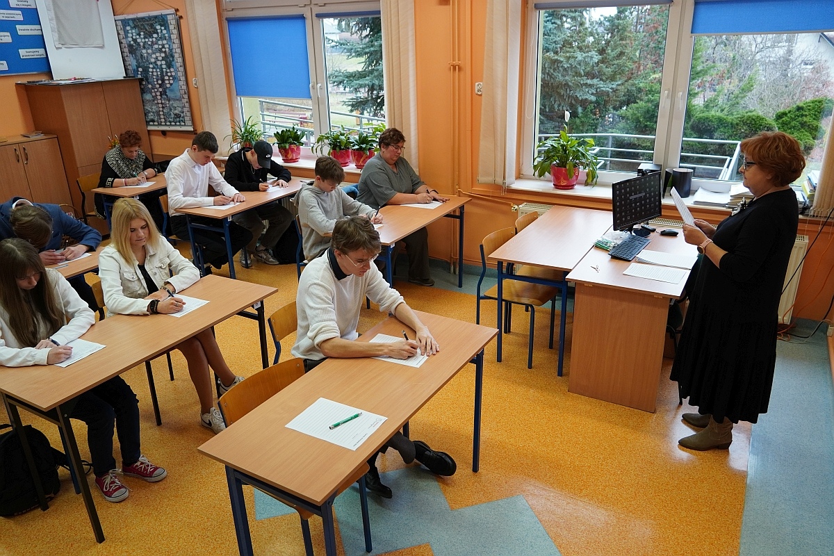 II Gminne Dyktando Niepodległościowe w Czerwinie [08.11.2024] - zdjęcie #9 - eOstroleka.pl