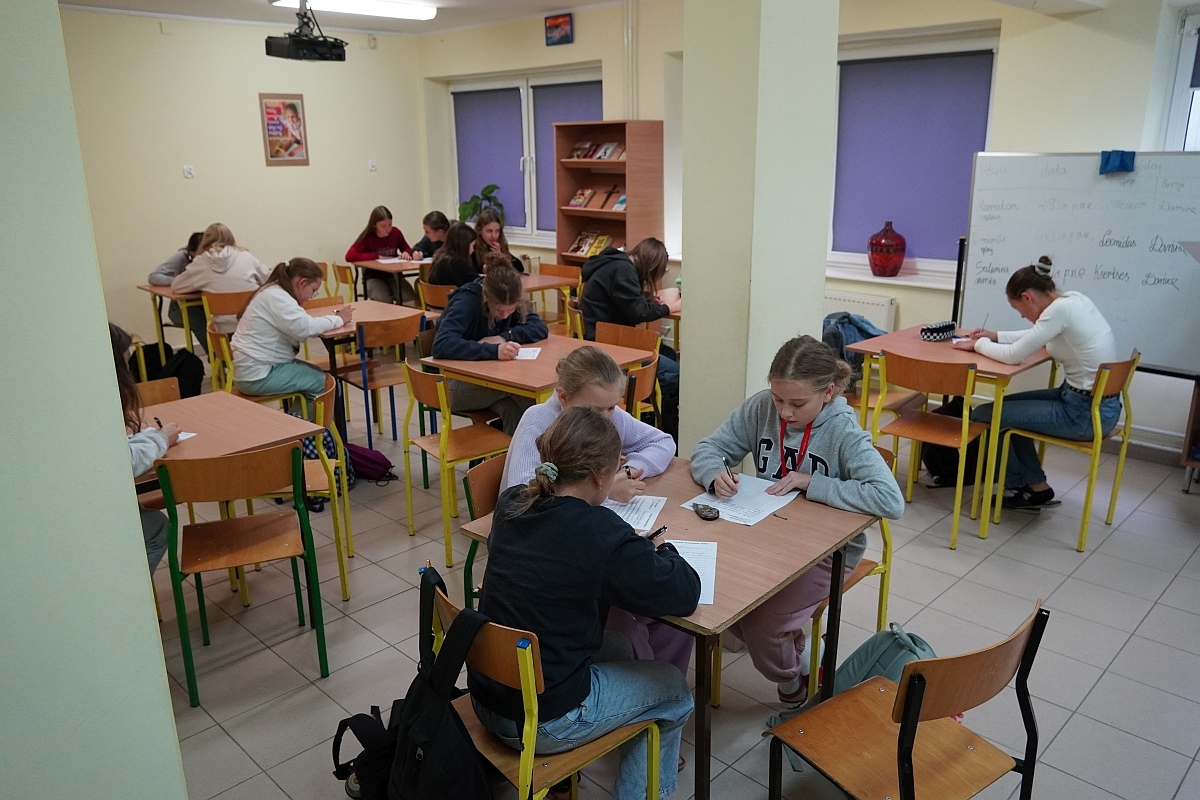 II Gminne Dyktando Niepodległościowe w Czerwinie [08.11.2024] - zdjęcie #8 - eOstroleka.pl