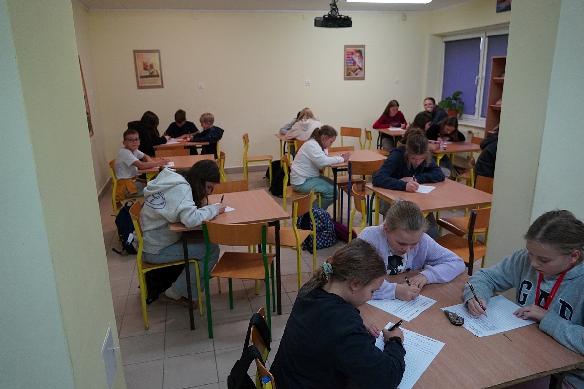 II Gminne Dyktando Niepodległościowe w Czerwinie [08.11.2024] - zdjęcie #7 - eOstroleka.pl