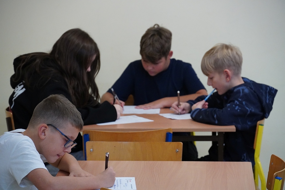 II Gminne Dyktando Niepodległościowe w Czerwinie [08.11.2024] - zdjęcie #5 - eOstroleka.pl