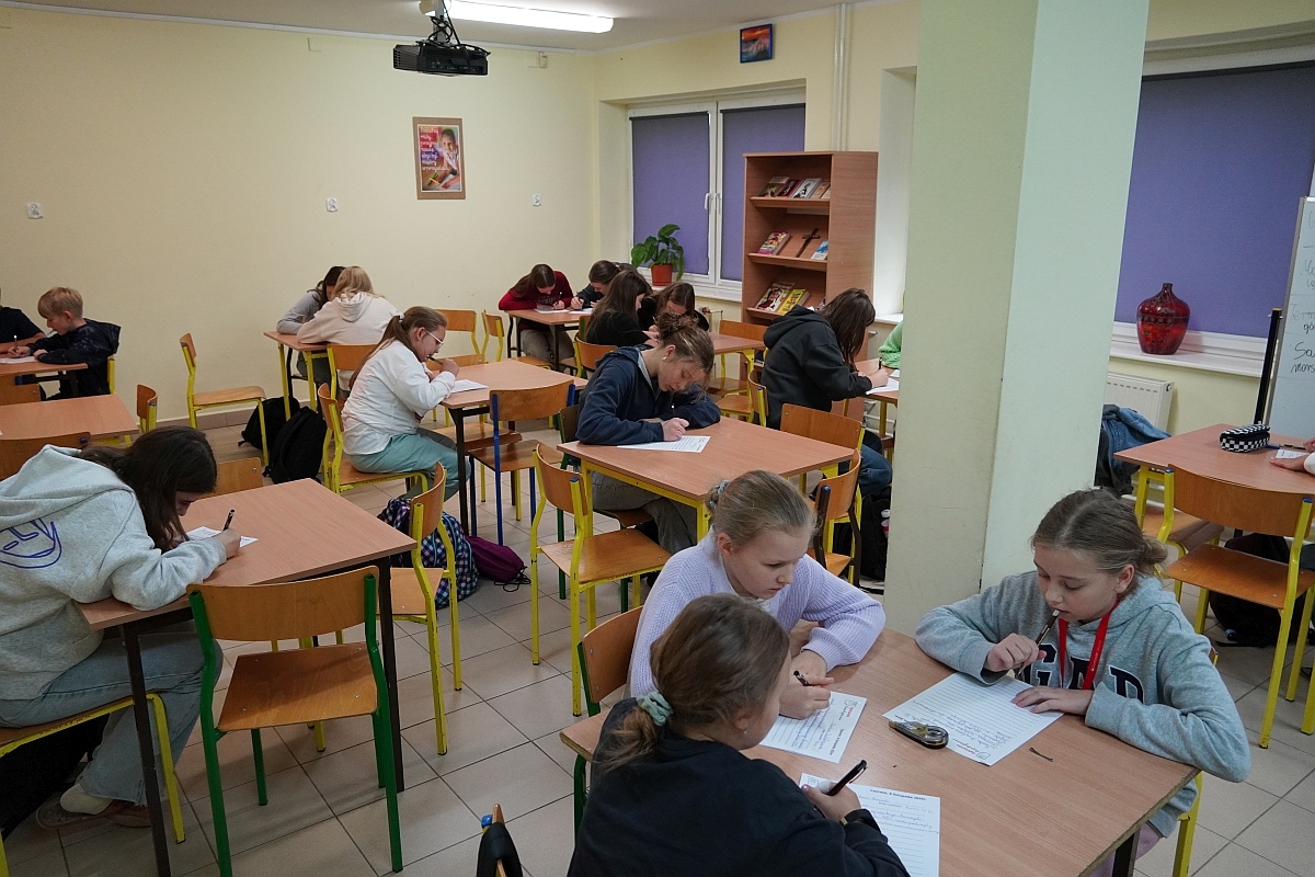 II Gminne Dyktando Niepodległościowe w Czerwinie [08.11.2024] - zdjęcie #4 - eOstroleka.pl