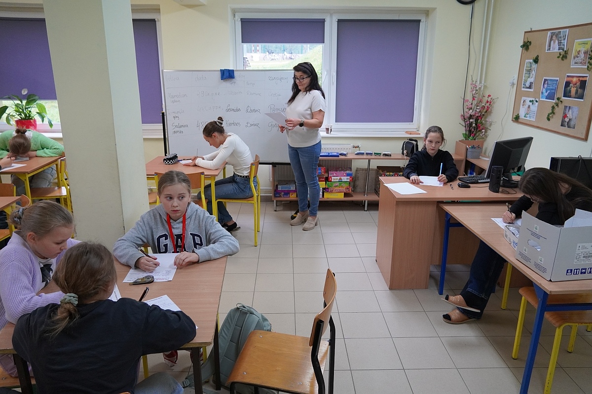 II Gminne Dyktando Niepodległościowe w Czerwinie [08.11.2024] - zdjęcie #3 - eOstroleka.pl