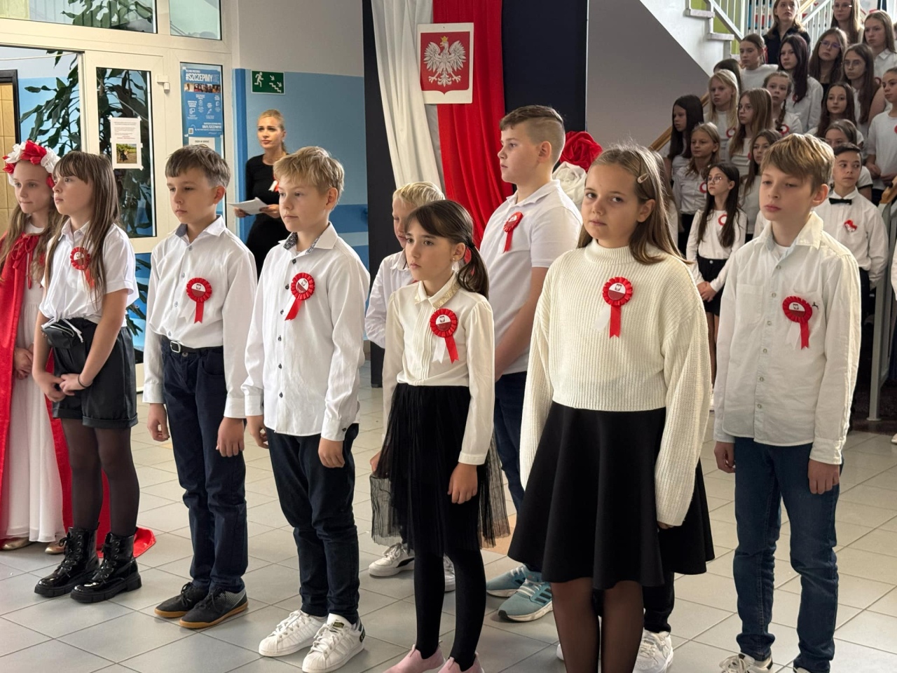 Apel z okazji Święta Niepodległości w SP 10 [8.11.2024] - zdjęcie #47 - eOstroleka.pl