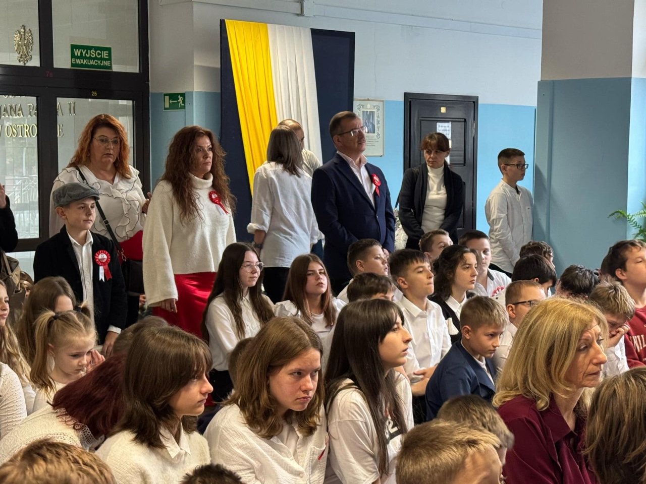 Apel z okazji Święta Niepodległości w SP 10 [8.11.2024] - zdjęcie #38 - eOstroleka.pl