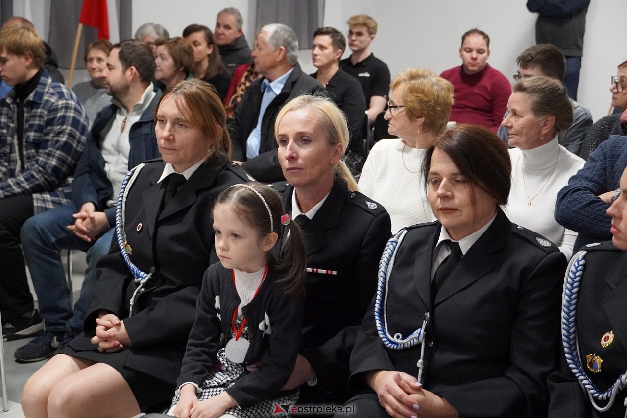 Uroczystości patriotyczne w Kamiance [9.11.2024] - zdjęcie #42 - eOstroleka.pl