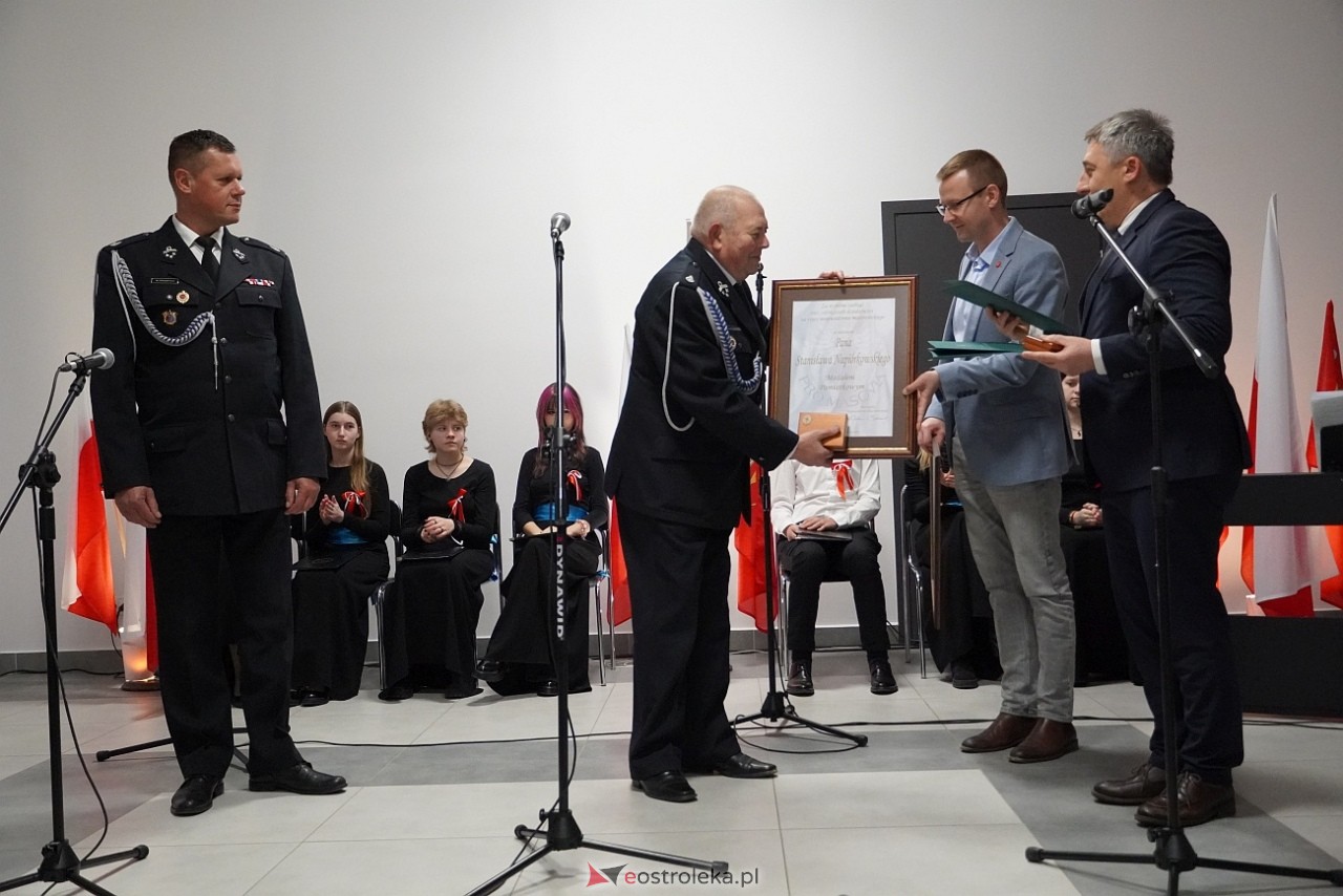 Uroczystości patriotyczne w Kamiance [9.11.2024] - zdjęcie #17 - eOstroleka.pl