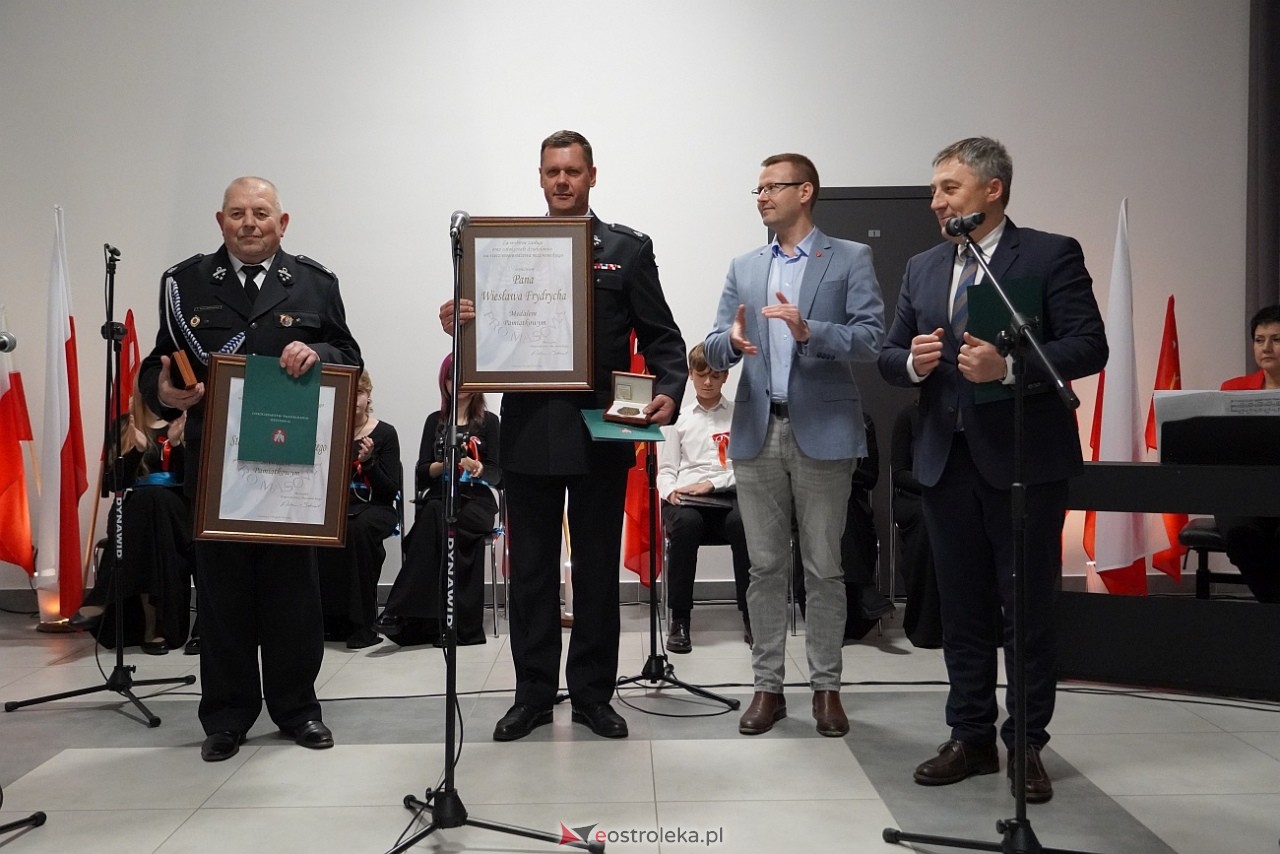 Uroczystości patriotyczne w Kamiance [9.11.2024] - zdjęcie #12 - eOstroleka.pl