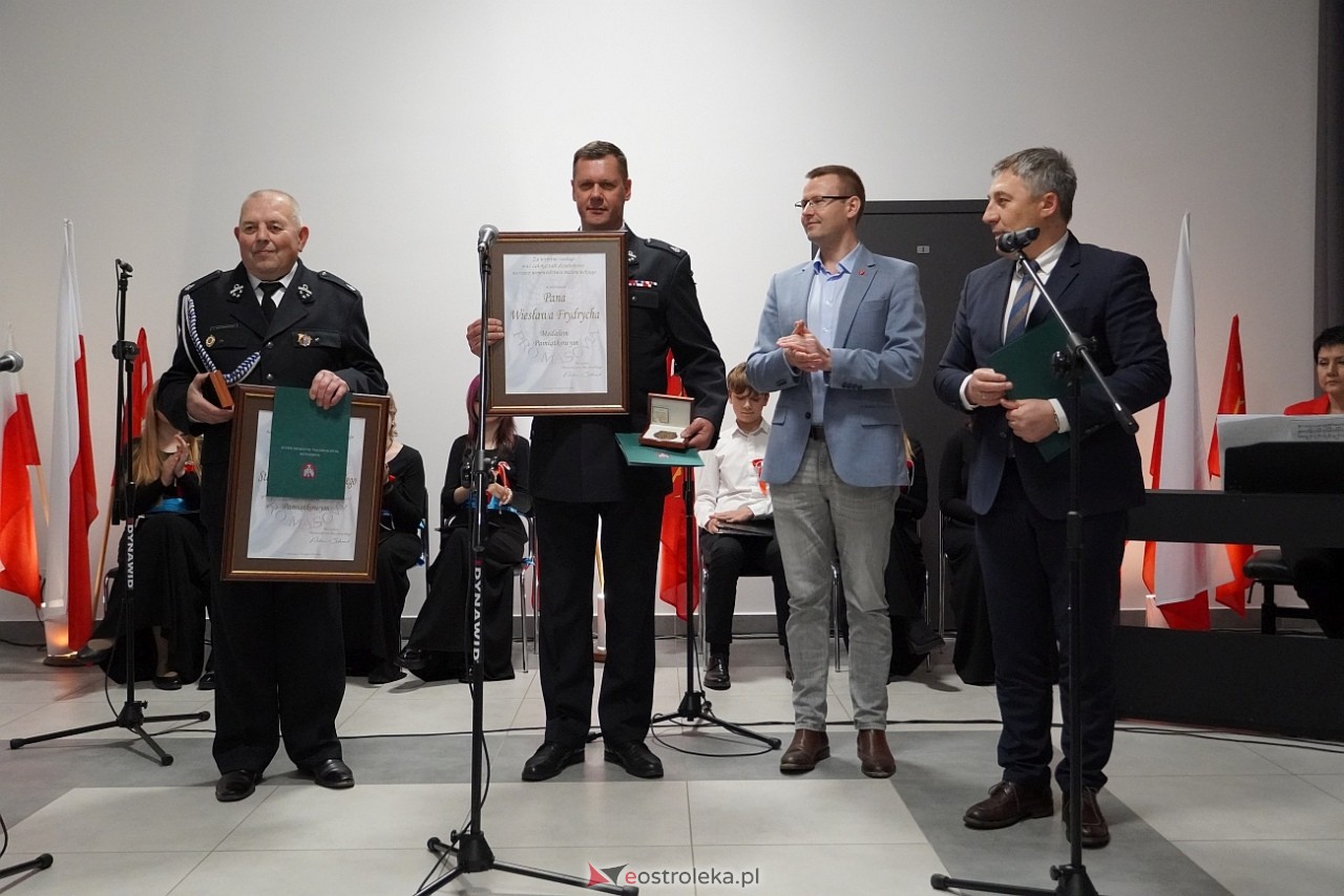 Uroczystości patriotyczne w Kamiance [9.11.2024] - zdjęcie #11 - eOstroleka.pl