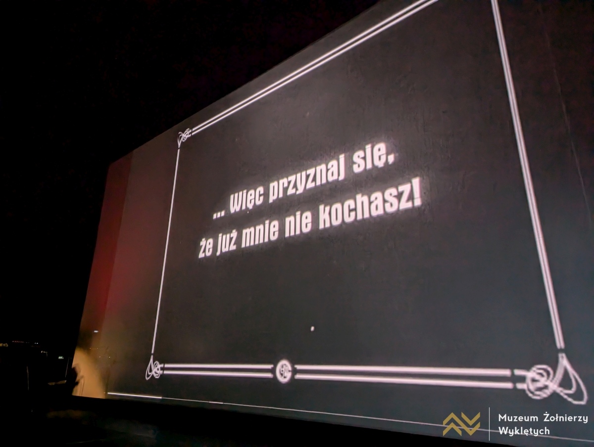Film Mocny człowiek w Muzeum Żołnierzy Wyklętych [10.11.2024] - zdjęcie #10 - eOstroleka.pl
