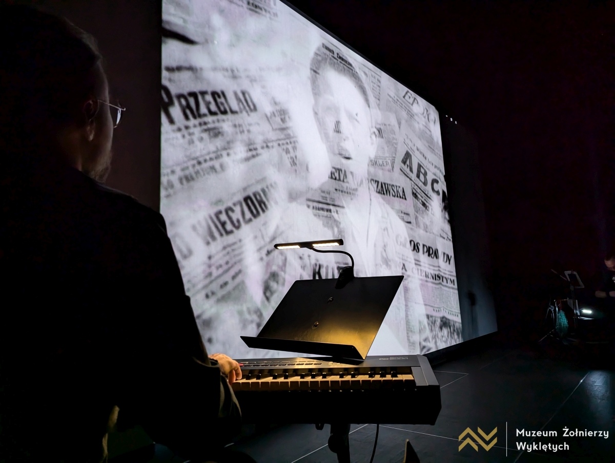 Film Mocny człowiek w Muzeum Żołnierzy Wyklętych [10.11.2024] - zdjęcie #8 - eOstroleka.pl