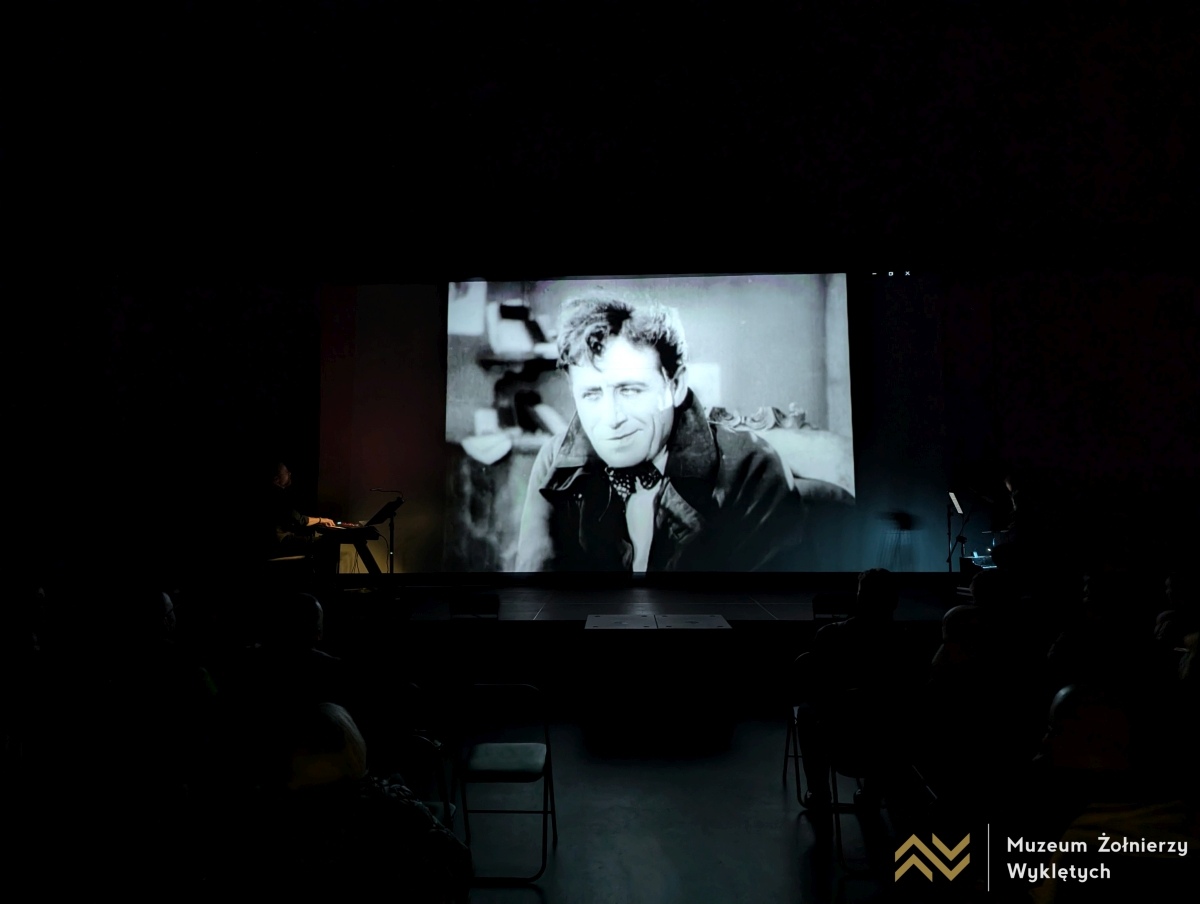 Film Mocny człowiek w Muzeum Żołnierzy Wyklętych [10.11.2024] - zdjęcie #6 - eOstroleka.pl