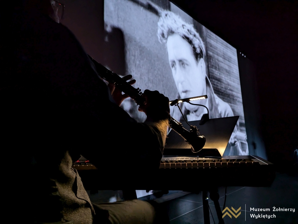 Film Mocny człowiek w Muzeum Żołnierzy Wyklętych [10.11.2024] - zdjęcie #2 - eOstroleka.pl