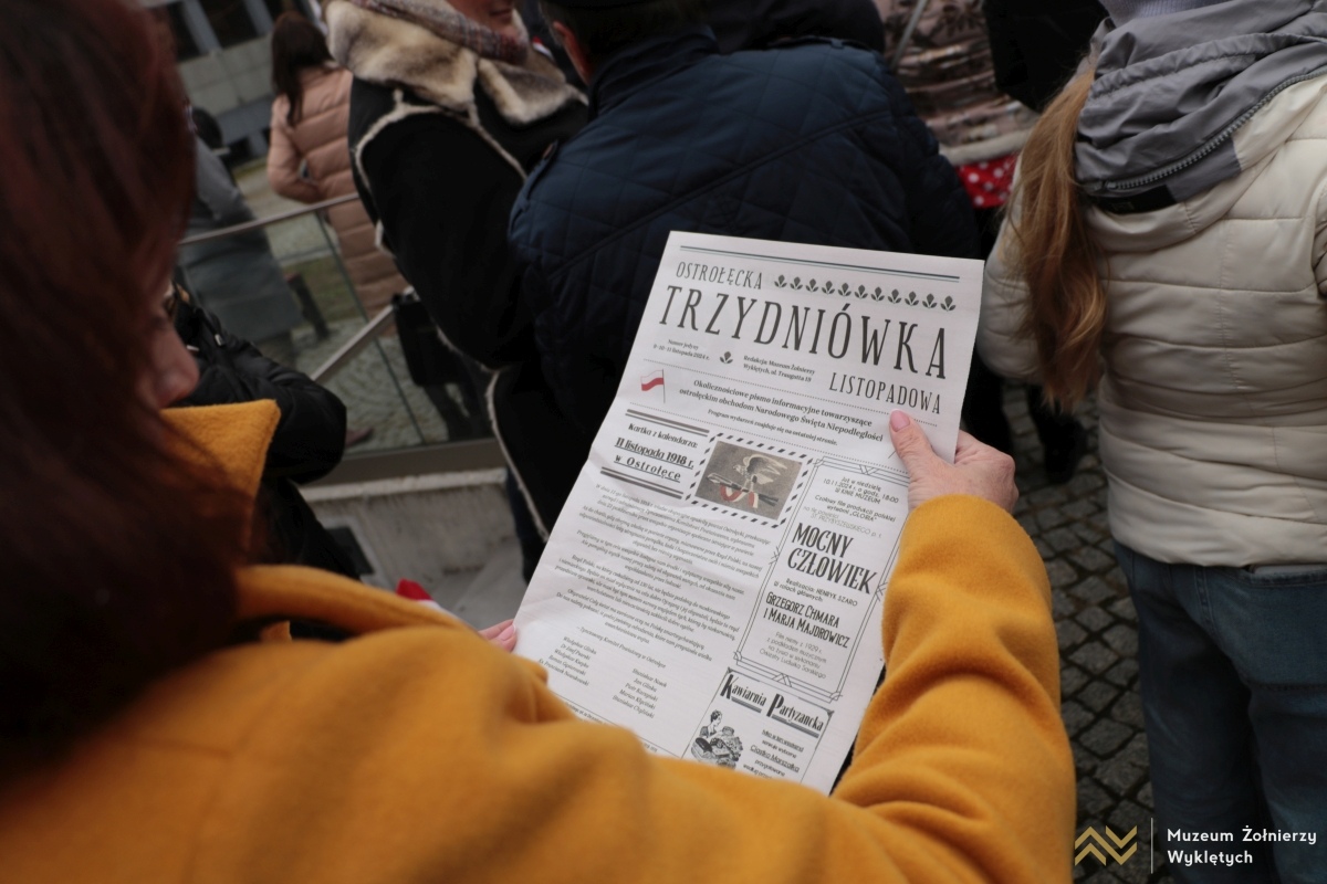 Niepodległa do hymnu w Muzeum Żołnierzy Wyklętych [11.11.2024] - zdjęcie #29 - eOstroleka.pl