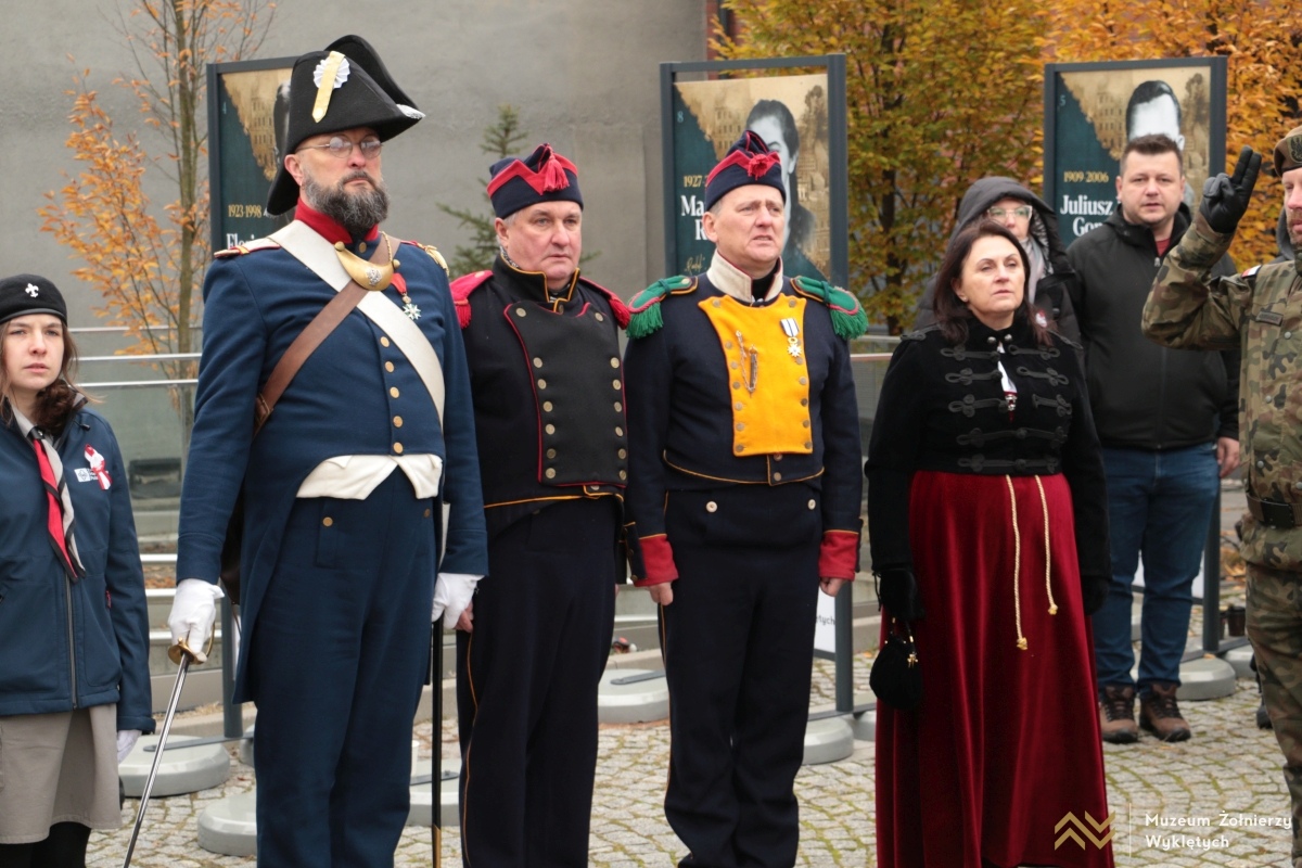 Niepodległa do hymnu w Muzeum Żołnierzy Wyklętych [11.11.2024] - zdjęcie #19 - eOstroleka.pl