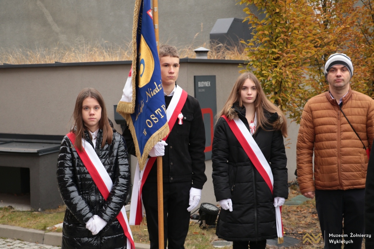 Niepodległa do hymnu w Muzeum Żołnierzy Wyklętych [11.11.2024] - zdjęcie #13 - eOstroleka.pl