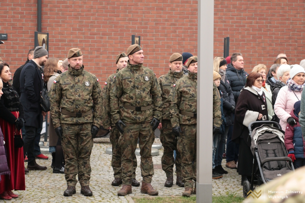 Niepodległa do hymnu w Muzeum Żołnierzy Wyklętych [11.11.2024] - zdjęcie #11 - eOstroleka.pl