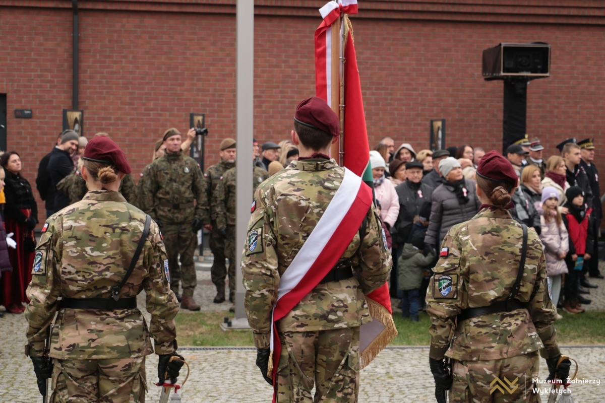 Niepodległa do hymnu w Muzeum Żołnierzy Wyklętych [11.11.2024] - zdjęcie #8 - eOstroleka.pl