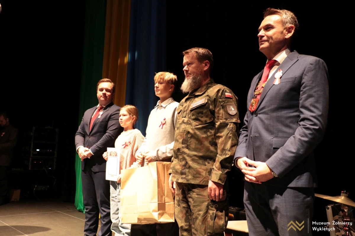 Uroczysta sesja Rady Miasta Ostrołęki [11.11.2024] - zdjęcie #23 - eOstroleka.pl
