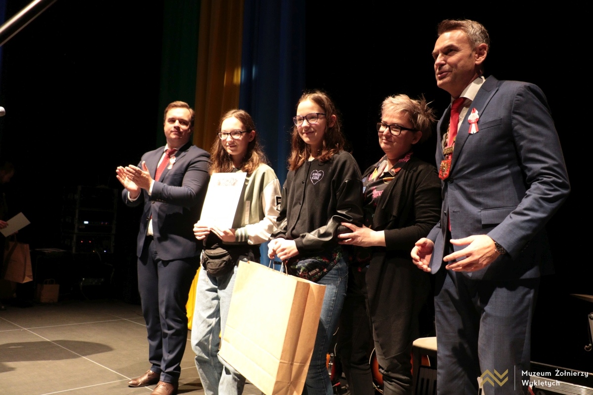 Uroczysta sesja Rady Miasta Ostrołęki [11.11.2024] - zdjęcie #18 - eOstroleka.pl