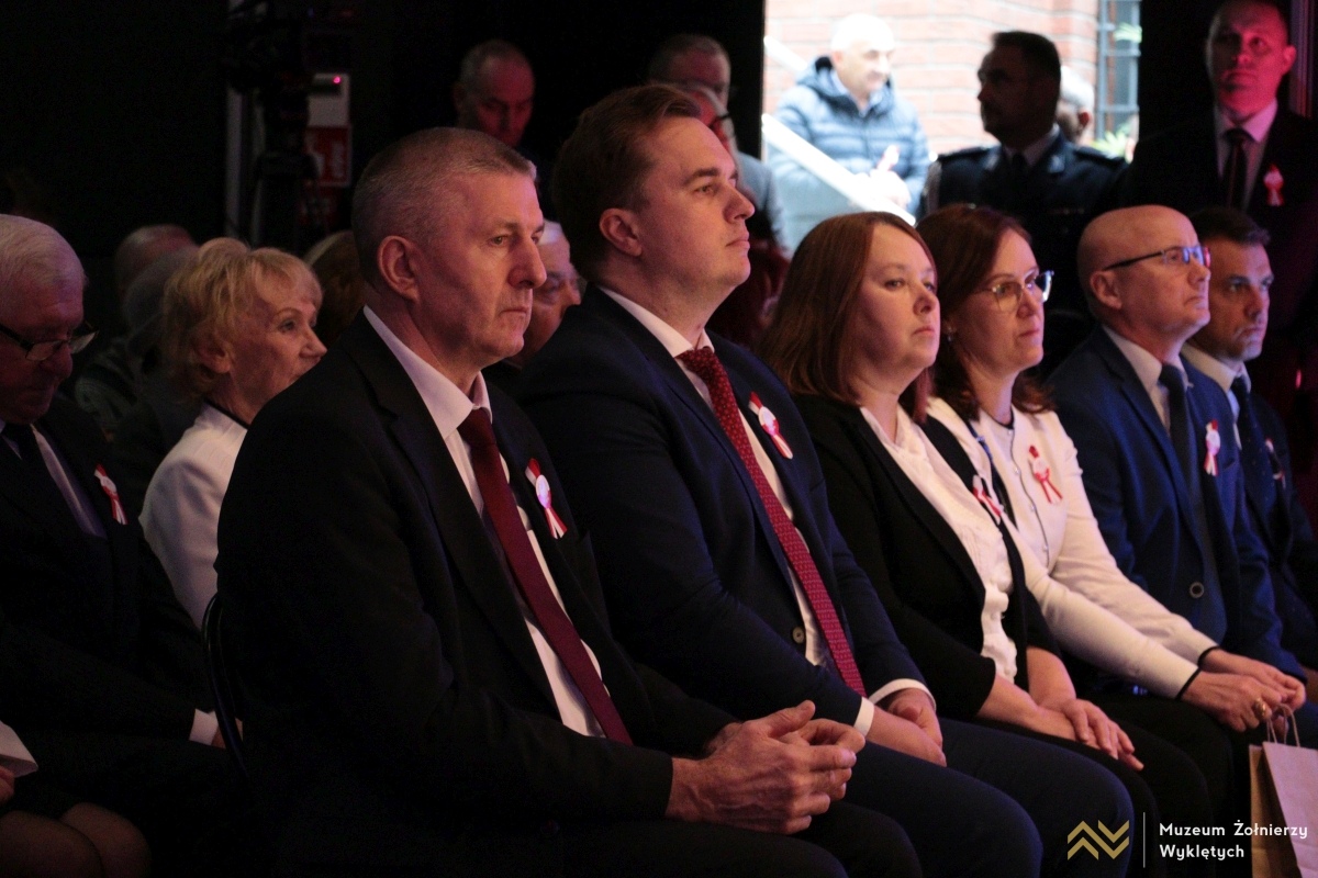 Uroczysta sesja Rady Miasta Ostrołęki [11.11.2024] - zdjęcie #9 - eOstroleka.pl