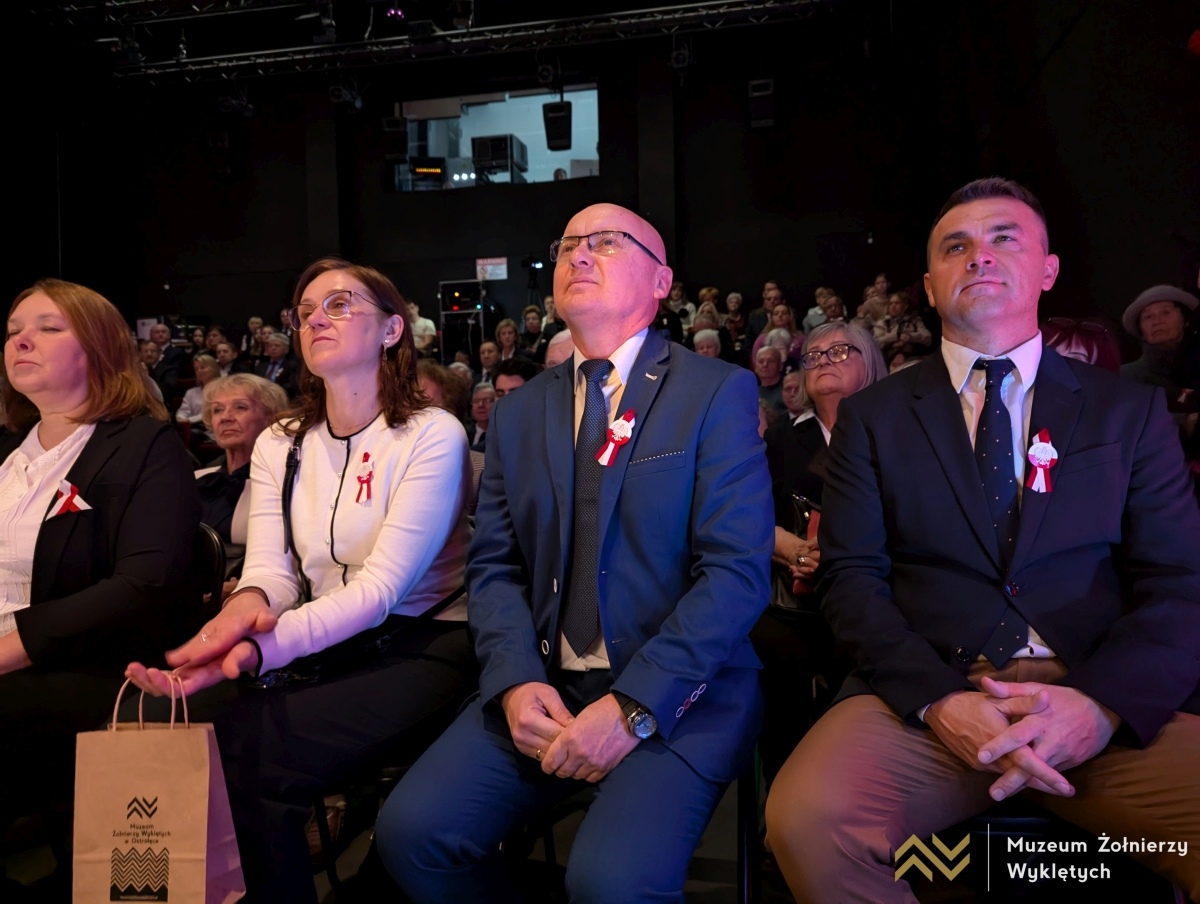 Uroczysta sesja Rady Miasta Ostrołęki [11.11.2024] - zdjęcie #6 - eOstroleka.pl