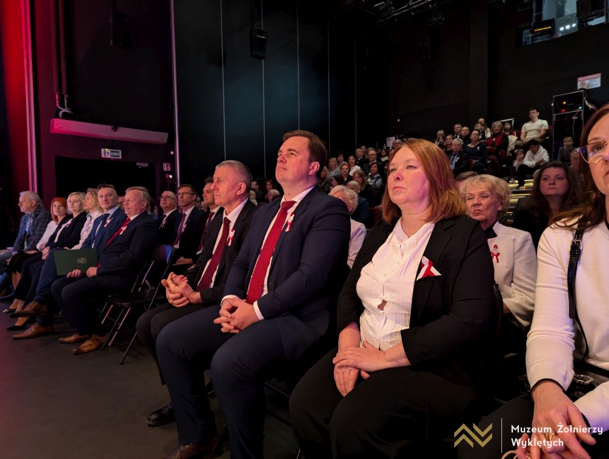 Uroczysta sesja Rady Miasta Ostrołęki [11.11.2024] - zdjęcie #5 - eOstroleka.pl