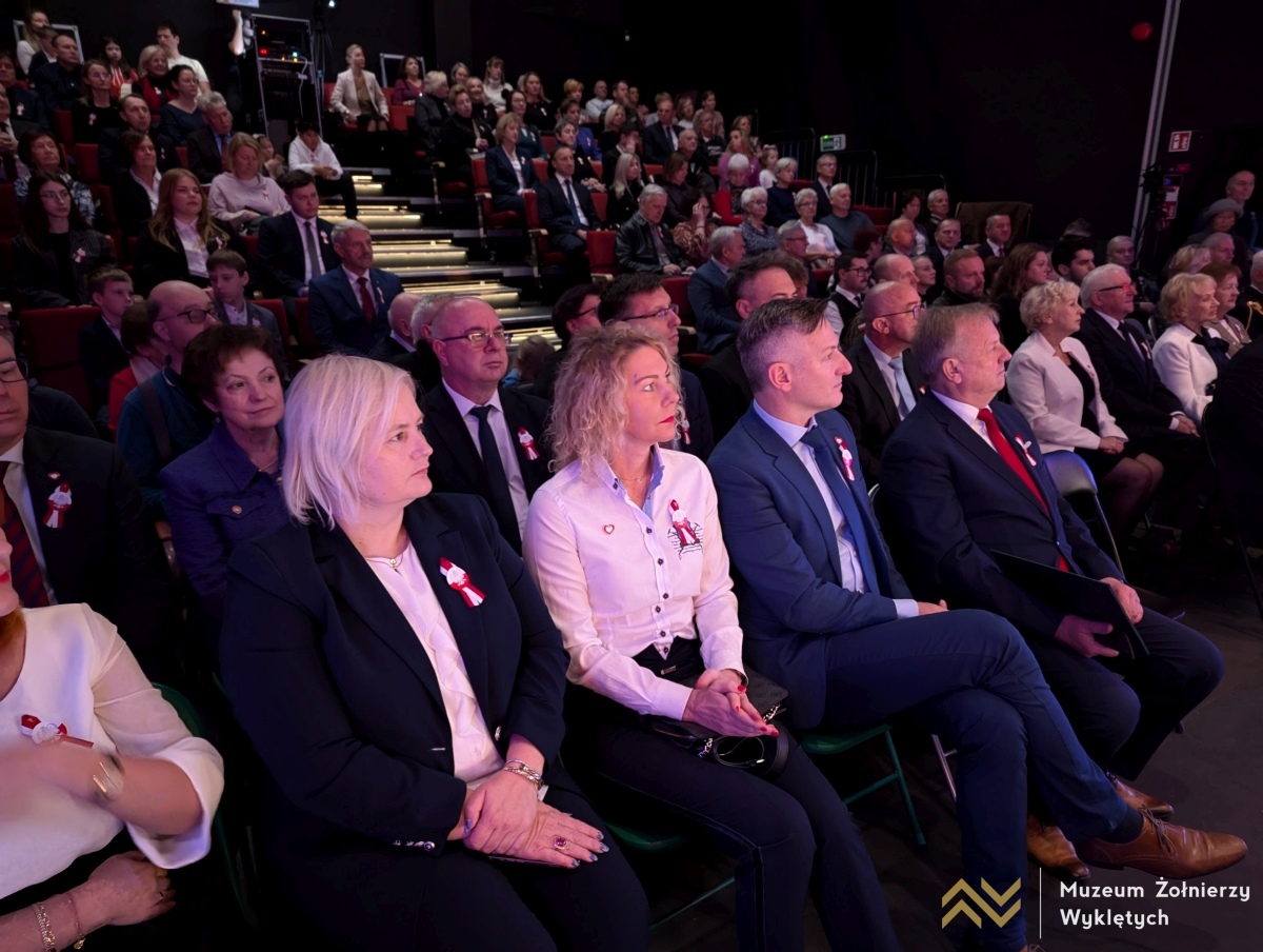 Uroczysta sesja Rady Miasta Ostrołęki [11.11.2024] - zdjęcie #4 - eOstroleka.pl