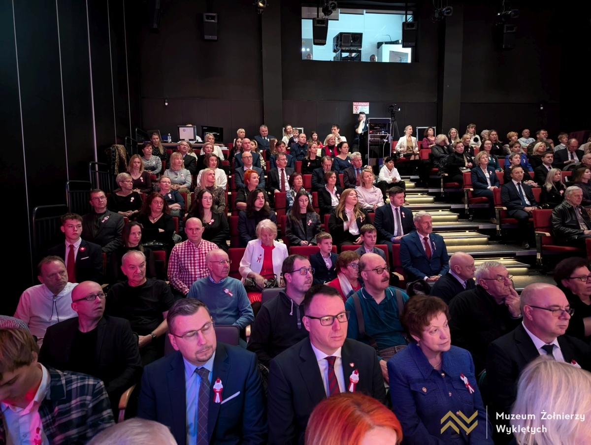 Uroczysta sesja Rady Miasta Ostrołęki [11.11.2024] - zdjęcie #2 - eOstroleka.pl
