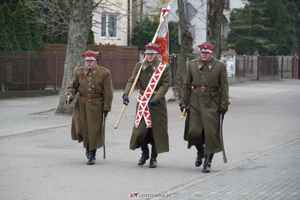 Święto Niepodległości w Ostrołęce - uroczystości na cmentarzu parafialnym [11.11.2024] - zdjęcie #34 - eOstroleka.pl