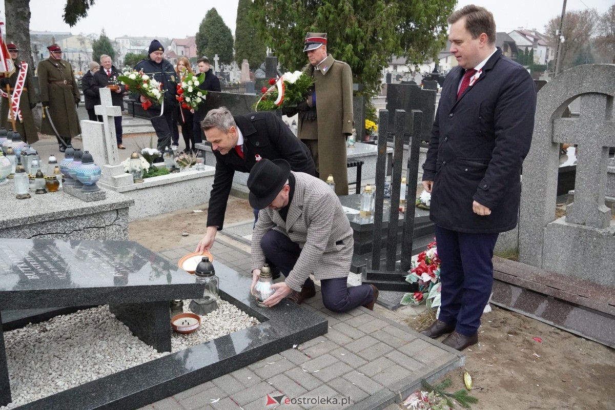 Święto Niepodległości w Ostrołęce - uroczystości na cmentarzu parafialnym [11.11.2024] - zdjęcie #32 - eOstroleka.pl