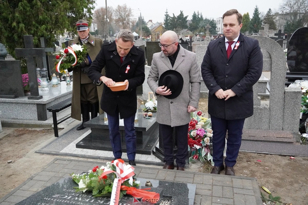 Święto Niepodległości w Ostrołęce - uroczystości na cmentarzu parafialnym [11.11.2024] - zdjęcie #28 - eOstroleka.pl