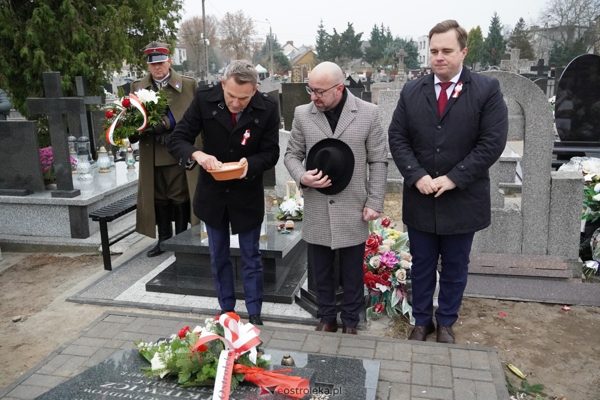 Święto Niepodległości w Ostrołęce - uroczystości na cmentarzu parafialnym [11.11.2024] - zdjęcie #27 - eOstroleka.pl