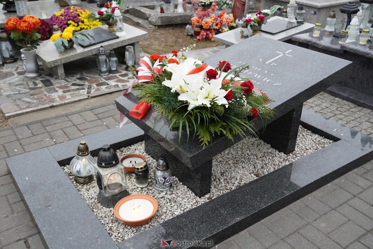 Święto Niepodległości w Ostrołęce - uroczystości na cmentarzu parafialnym [11.11.2024] - zdjęcie #23 - eOstroleka.pl