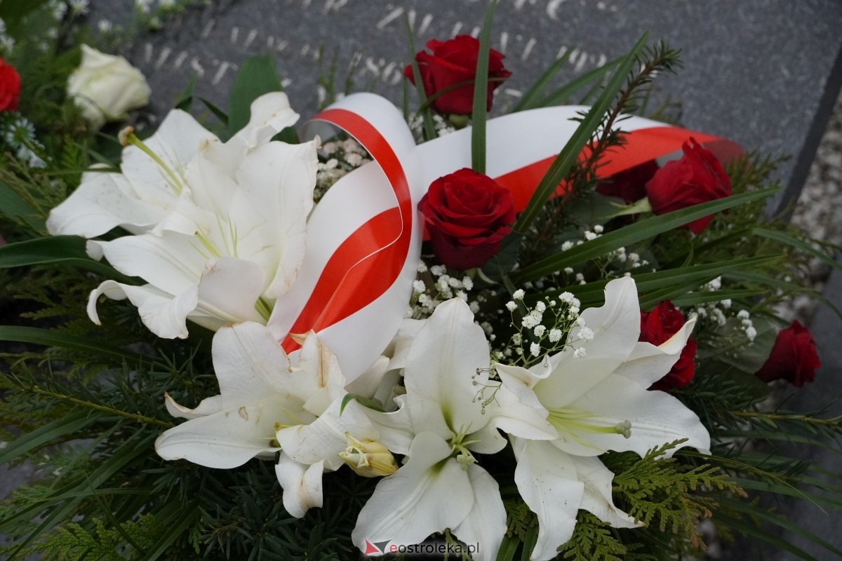 Święto Niepodległości w Ostrołęce - uroczystości na cmentarzu parafialnym [11.11.2024] - zdjęcie #21 - eOstroleka.pl