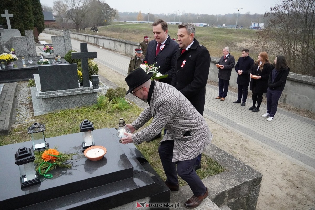 Święto Niepodległości w Ostrołęce - uroczystości na cmentarzu parafialnym [11.11.2024] - zdjęcie #20 - eOstroleka.pl