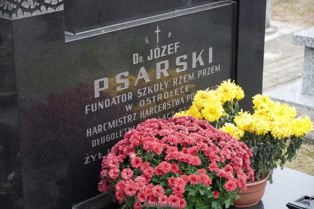 Święto Niepodległości w Ostrołęce - uroczystości na cmentarzu parafialnym [11.11.2024] - zdjęcie #18 - eOstroleka.pl